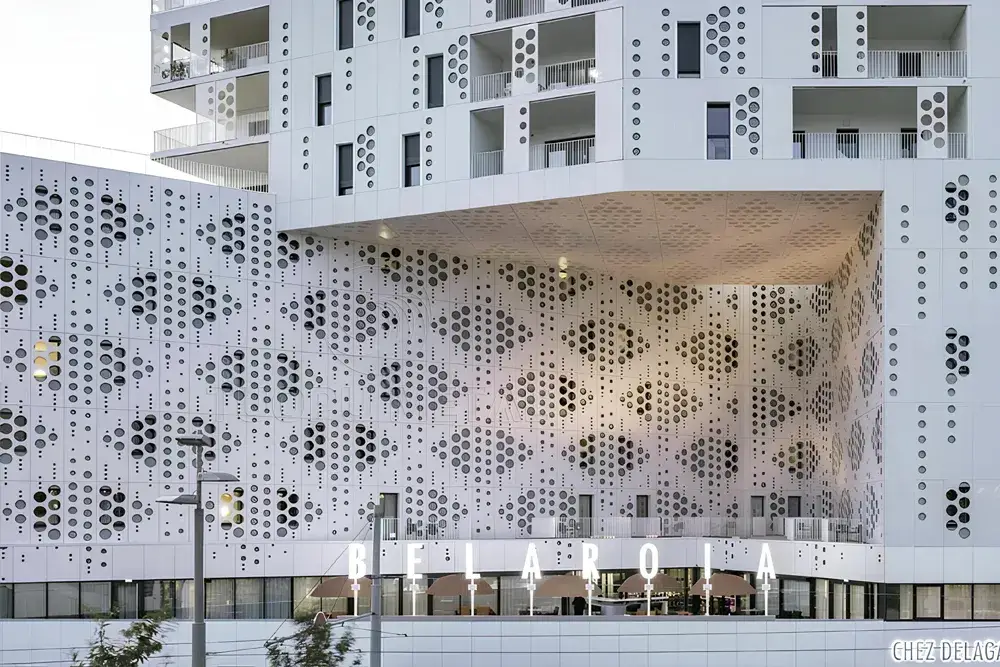 Showing the facade of the BELAROIA building.