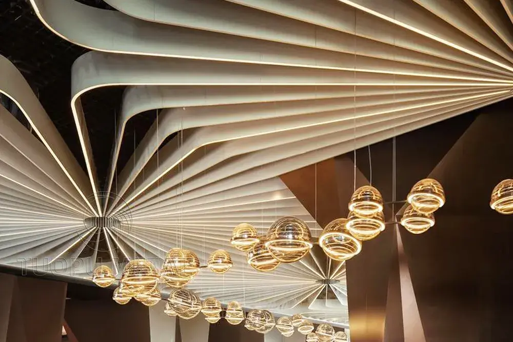 Demonstrating the effect of curved ceilings
