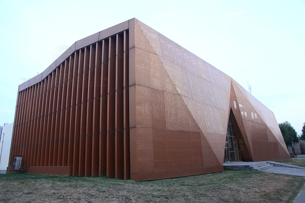 The museum's exterior wall is made of 3D aluminum panels.