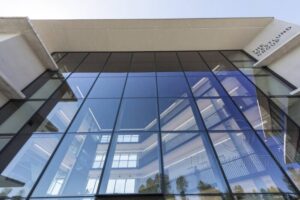 Application of aluminum glass curtain wall in commercial buildings